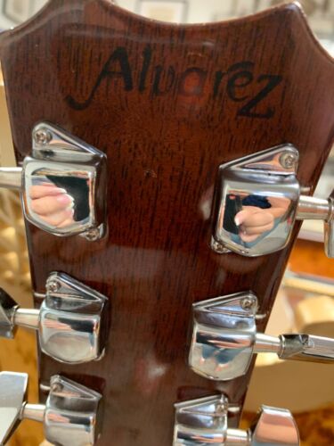 Regent Alvarez Acoustic Guitar Model 5212 with Case - Picture 6 of 8