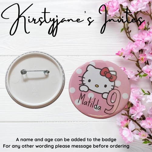 Personalisierter Geburtstag Party Abzeichen Hello Kitty rosa gepunktet Mädchen 58 mm NEU