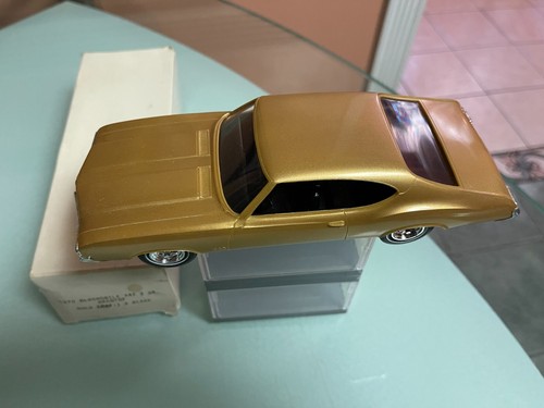WALKING ON-BROADWAY! (RARE) AMT PROMO '70 GLD OLD 442 W/BOX & BONUS DISPLAY CASE - Picture 4 of 23