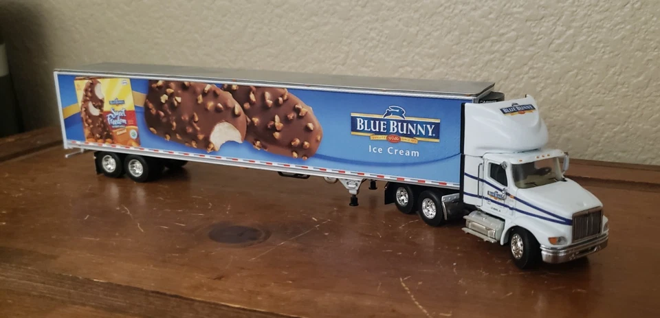 DCP 31966 Blue Bunny International 9100 refrigerador tándem utilitario 1/64 Foto 4 de 4