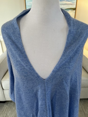 In2 By InCashmere Topper Cape Poncho Blue NWT 100% Cashmere One Size - Picture 2 of 4