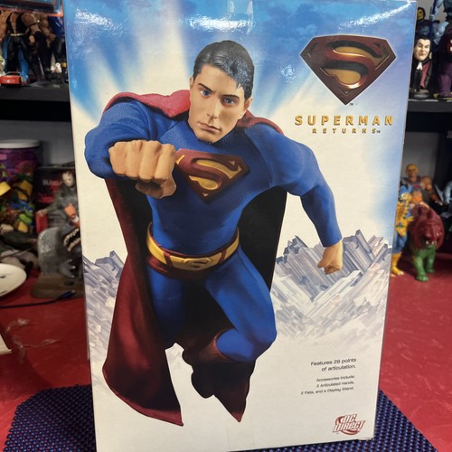 DC Direct Superman Returns Ultra Poseable Deluxe 13" Collector's Edition Figure - Picture 4 of 12