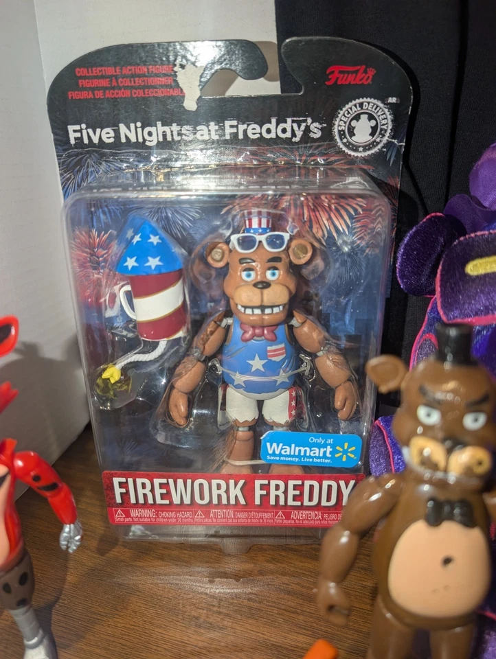 Five Nights At Freddy's FNAF Figuras de Peluche y CAMISETA Talla S Foto 3 de 4
