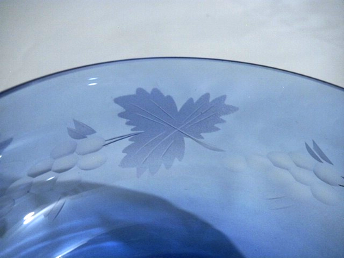LAUSITZER BLUE CRYSTAL BOWL GERMANY HAND BLOWN & CUT GRAPES LEAVES DELICATE THIN - Picture 7 of 12