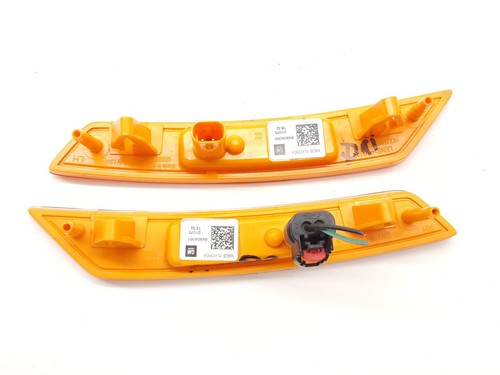 2021-2024 Chevrolet Equinox OEM Front Side Markers (2) Set Left Right Reflectors - Picture 4 of 6