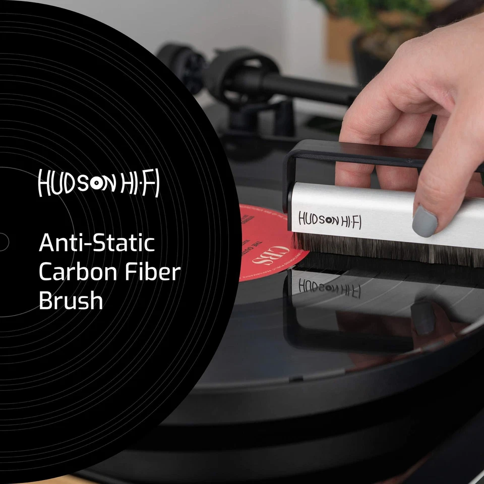Cepillo limpiador de discos de fibra de carbono Hudson Hi-Fi - Limpieza profunda antiestática de ranuras Foto 2 de 4