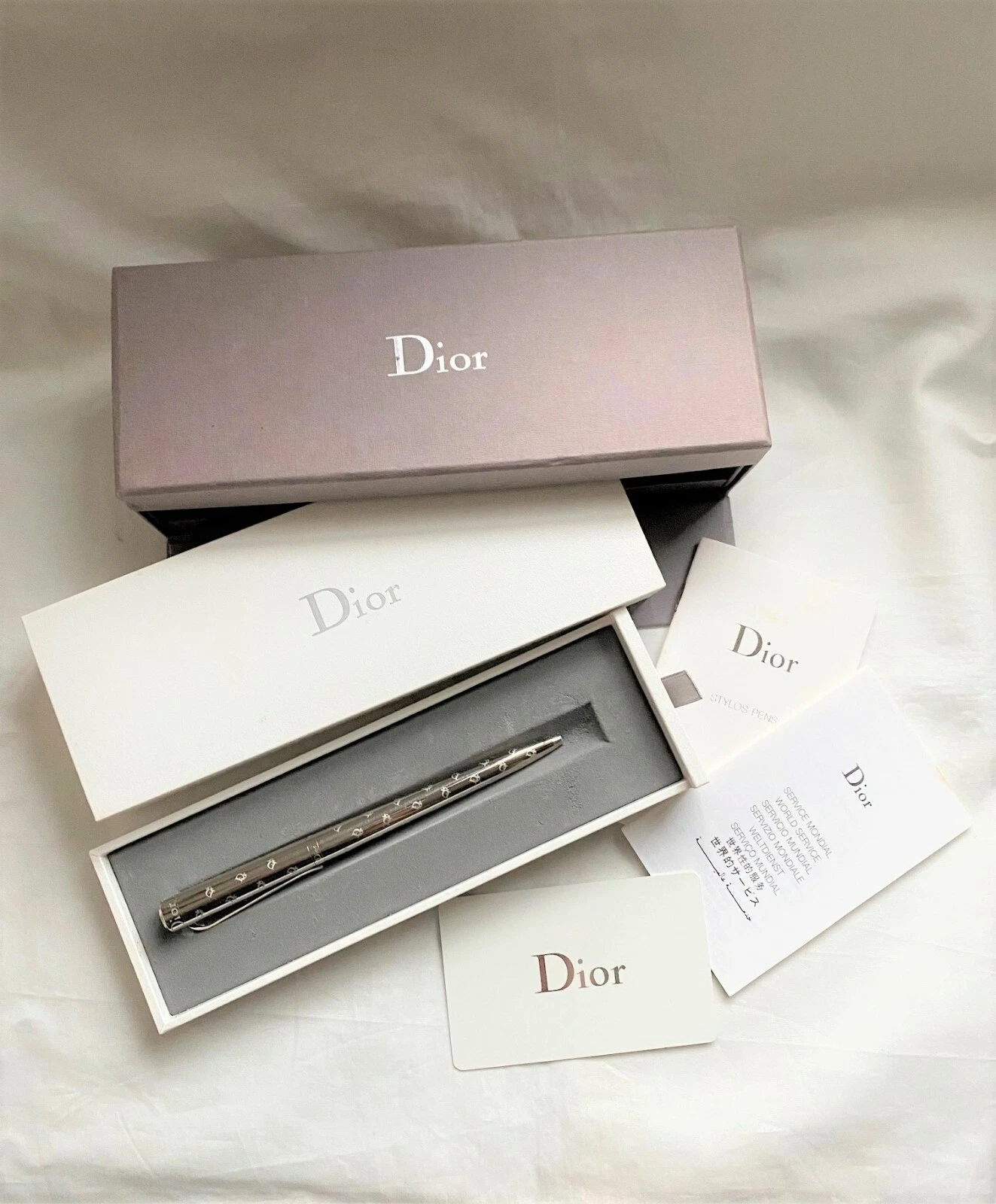 Stylo bille Dior pour j'adior diorevolution 30 montaigne sac fourre tout livre pompe clé