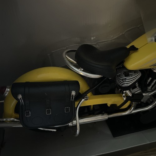 CL83  NEW RAY INDIAN CHIEF MOTORCYCLE - 1948 - 1:6 - YELLOW -DIECAST - Picture 4 of 11