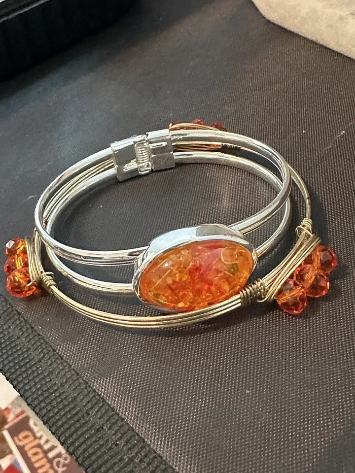 LOTE-DOS PULSERAS CON CUENTAS DE COLOR ÁMBAR, 1 Brazalete, 1 Bisagras-Joyería de Disfraz Foto 2 de 2