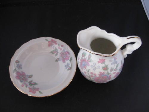Vintage Floral Design Porcelain Milk Jug and Bowl - Picture 4 of 5