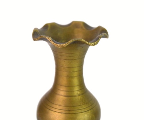 Hand Carved Small Size Brass Flower Vase For Living/Bed Room Decoration. G7-1044 - Picture 4 of 9