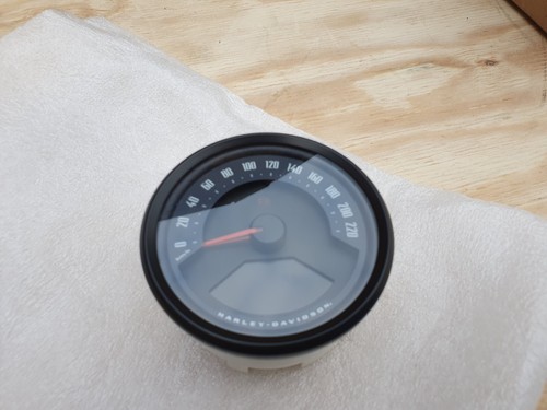 1 HARLEY DAVIDSON INSTR CLUSTER/SPEEDO KM/H 70901219 - Picture 4 of 13