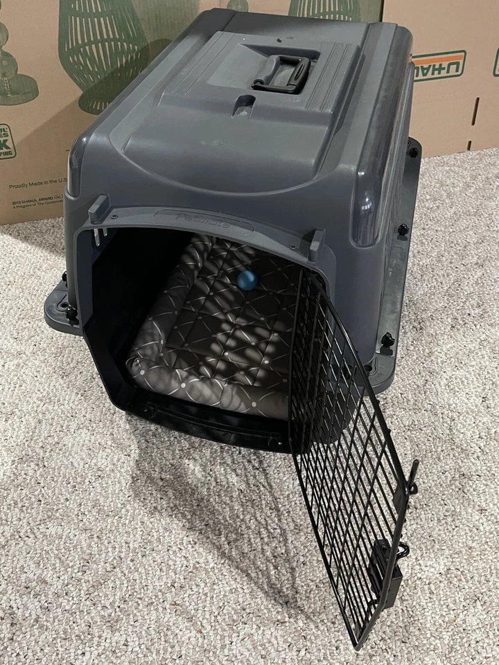 Petmate Animal Carrier for small Pets - Image 2 of 3