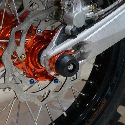 Axle Sliders Crash Protector For Ducati Scrambler Sixty2 / Urban Enduro /Classic - Picture 3 of 15