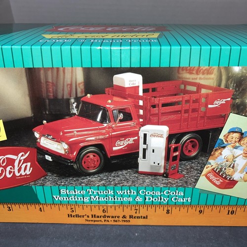 1997 Ertl Coca-Cola 1957 Chevrolet Stake Truck Vending Machines & Dolly Cart NEW - Picture 3 of 13