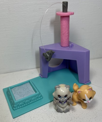 VTG 1992 Kenner LPS Littlest Pet Shop Cat Scratching Post/Litter Box W/ 2 Cats