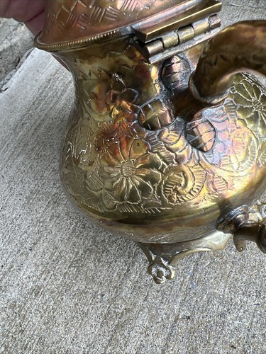 Antigua jarra de tetera de latón flores decorativas adornadas - 7 3/4"" pesada - Imagen 24 de 24