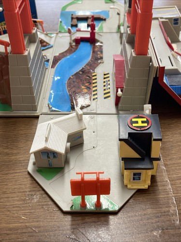 Micro Machines Super City Toolbox Action Playset 1988 Vintage Galoob Incomplete - Picture 8 of 21