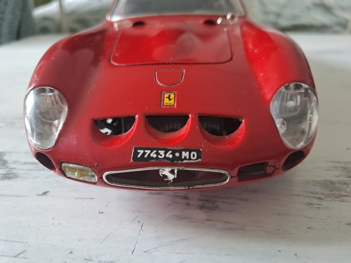 Burago Ferrari GTO 1962 Model Car 1/18 Scale - Picture 6 of 8