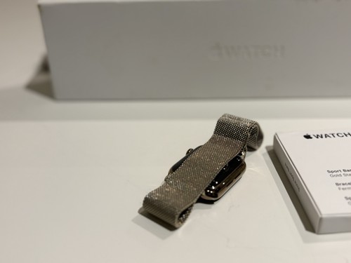 Apple Watch Series 4 40mm (GPS + Cel) Gold Stainless Steel Case Milanese Band - 第 2/12 張圖片