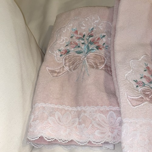 Vintage JC Penney Towels Flower Design w/ Lace Trim 2 Hand/ 1 Bath Made in USA - Picture 2 of 5