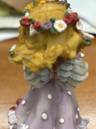 MÄRZ Geburtsstein Engel mit violettem Kleid hält Drachen mit Schleifen 4" mit Box - Bild 12 von 21