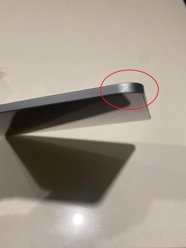 Apple iPad Pro 12.9" (2020) 4th Gen 256GB Wifi SMALL DENT ON THE CORNER - Picture 3 of 7