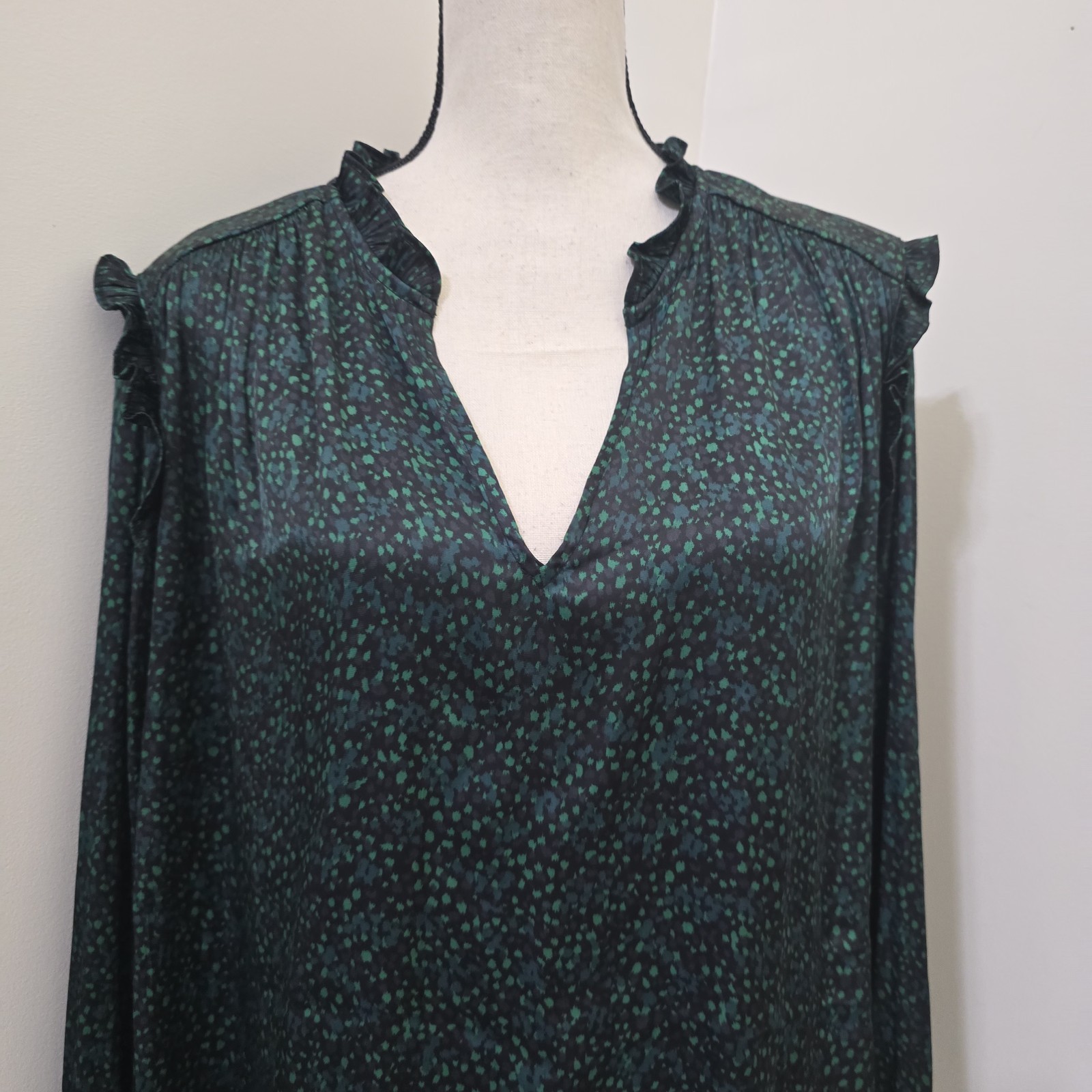 GAP size Large Satin V-Neck Long Sleeve Speckled Ruffles Blouse Casual Holiday 