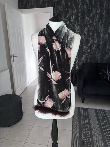 BNWT..CAMILLA RIDLEY LONDON : Silk Blend 'Peony Velvet Maribou' Scalf 9" x 60" - Picture 2 of 9