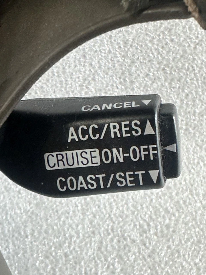 Volante deportivo Mitsubishi Montero 1998 1999 con control de crucero Foto 2 de 4