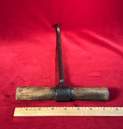 GREAT ANTIQUE CIVIL WAR ERA CAST IRON AND DARK WOOD BALE HOOK - Picture 9 of 9