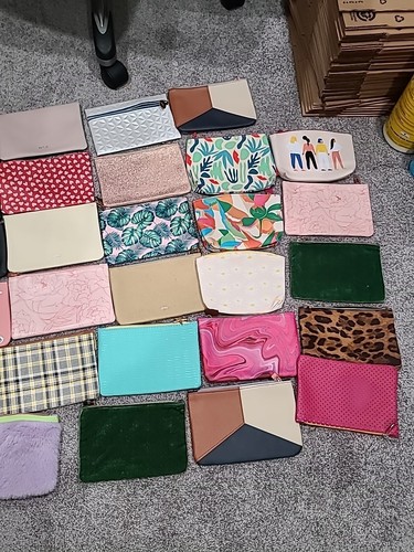 IPSY Makeup Bags - Lot Of 33 - Picture 7 of 9