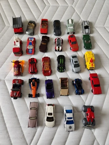 Vintage Lot of 28 Assorted Matchbox Car Truck Vehicles