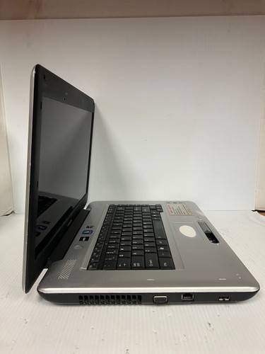Toshiba Satellite L455D-S5976 15" Laptop, AMD Sempron S1-42, No RAM, No HDD - Picture 3 of 6