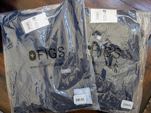 Figs womens scrub set NEW with tag Zamora Jogger and Catarina Top M Medium NAVY - Afbeelding 1 van 3