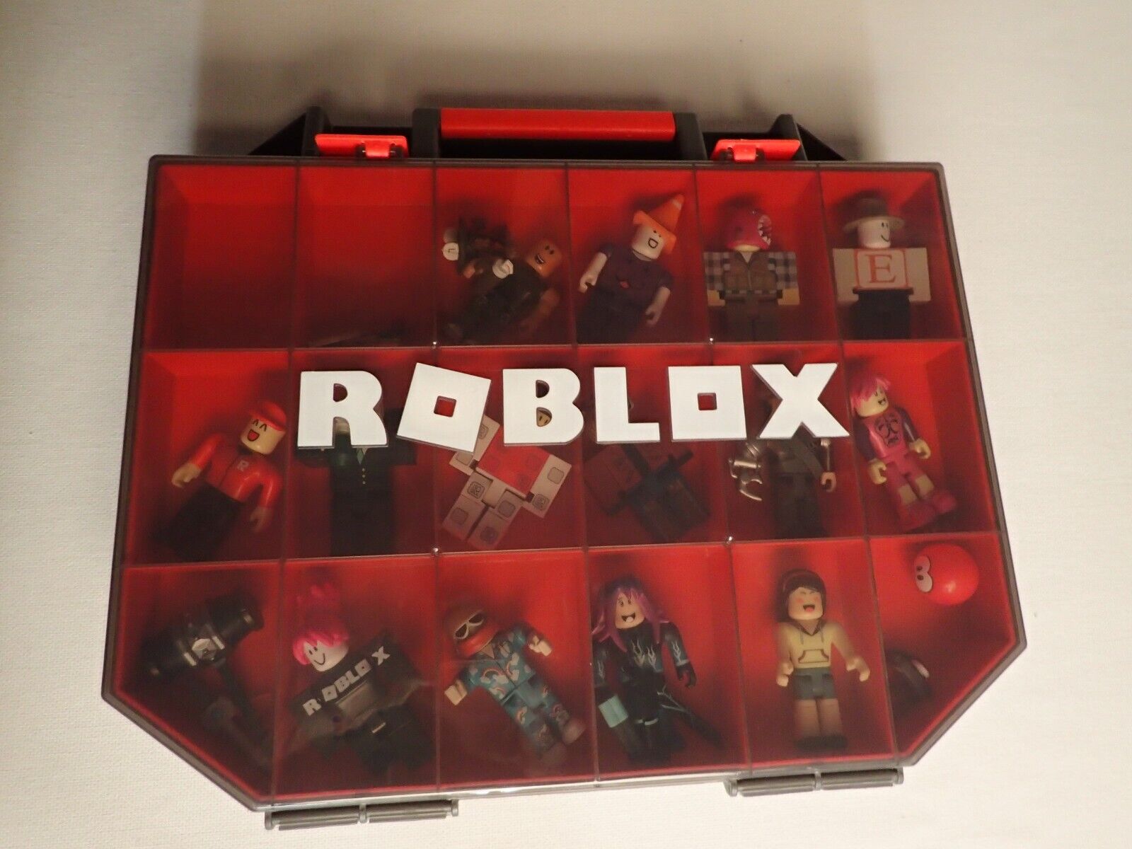 Roblox Toy Lot With Carrying Case 20 Figures