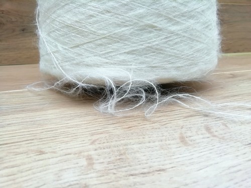 Kidmohair luxury yarn on cone Milk white Machine knitting Weaving 800g/28.2oz - Picture 6 of 9
