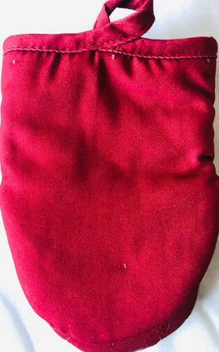 PEANUTS~SNOOPY ICE SKATING “MERRY”~Red 6” X 7”~Oven Mitt~NEW~FAST FREE SHIP. - Picture 2 of 3