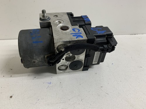 2003-2004 Subaru Forester Auto A/T Anti Lock Brake Pump Actuator & Modulator - Picture 3 of 6