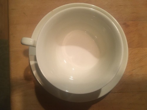 Wedgwood Queensware Patrician Embossed White on Cream Teacup & Saucer NICE! 5 av - Picture 2 of 5
