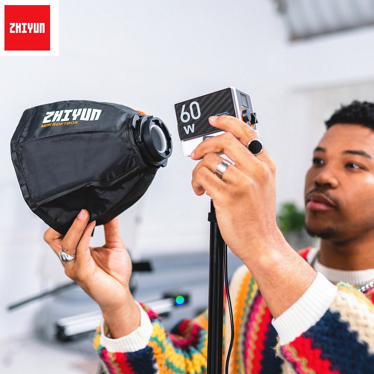 ZHIYUN MOLUS G60 Combo 60W Mini Led Video COB Light APP Control Bi-Color Softbox ZHIYUN MOLUS G60 Combo 60W Mini Led Video COB Light APP Control Bi-Color Softbox