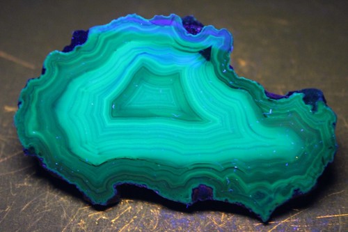 Rebanada de muestra colectora de ágata Cóndor (fluorescente) - Imagen 2 de 5
