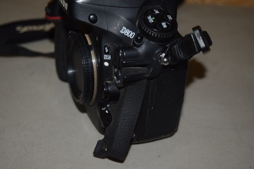 Nikon D800 36.3MP Digital Camera Body with Batteries and Charger - Picture 3 of 9
