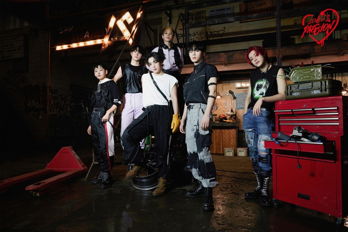WEi 5th Mini Album Love Pt.2 : Passion 3Ver SET CD+P.Book+