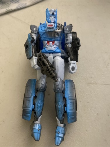 Chromia INComplete Deluxe War for Cybertron Trilogy - Netflix Transformers - Picture 1 of 4
