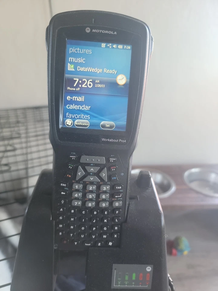 Motorola Workabout PRO4 7528X, con cargador base Foto 2 de 4