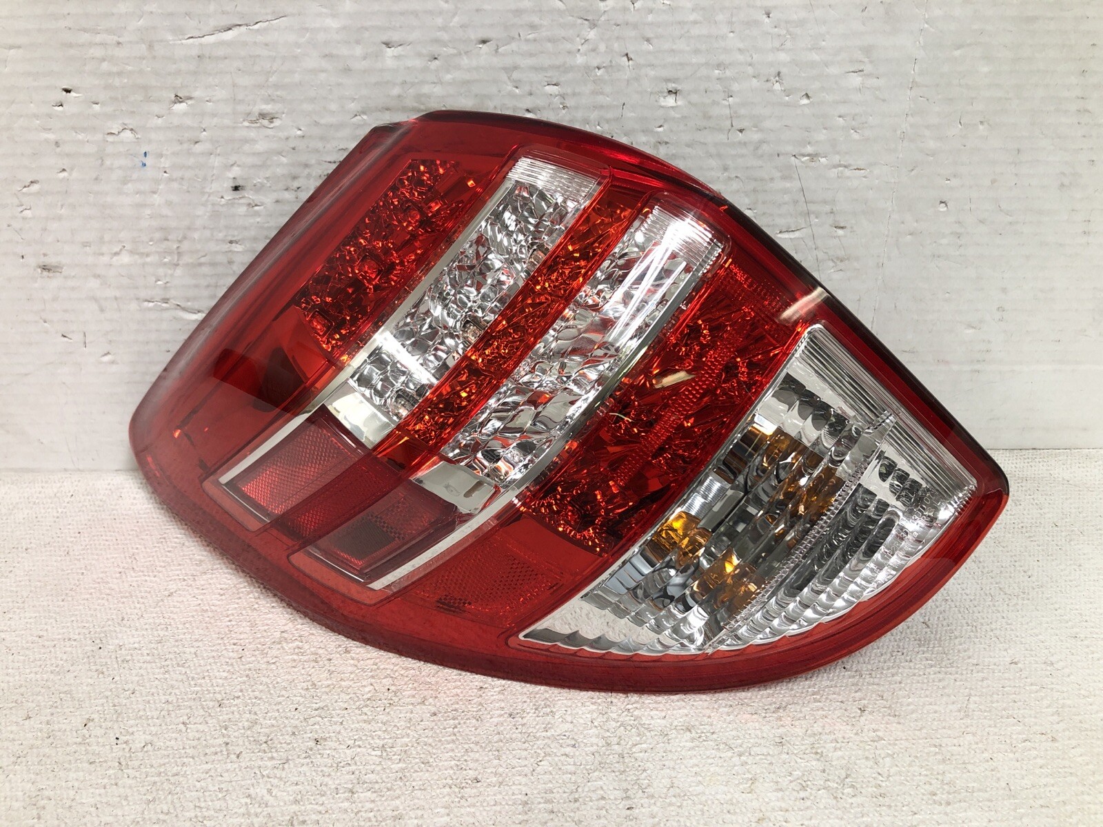 上品】 USテールライト 09-12トヨタRAV4のための運転手左サイドテールライトテールランプ Driver Left Side Tail Light Lamp for 09-12 Toyota RAV4 mandhucollege.edu.mv