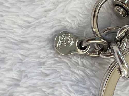 Alexander Mcqueen Llavero Esqueleto Metal Plateado Mosquetón Raro Logo Grabado - Imagen 7 de 24