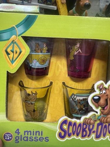 Raro Scooby Doo 4 Mini Gafas de Chupito Peludo Súper Genial Aspecto Nuevo en Caja - Imagen 2 de 9