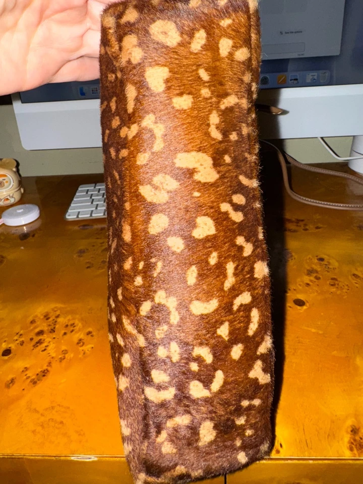 Bolso de hombro Mansur Gavriel Baci genuino con marco de pelo de becerro Foto 4 de 4